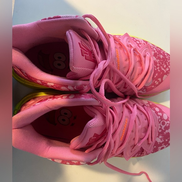 KYRIE 5s PATRICK STARS - Picture 4 of 5